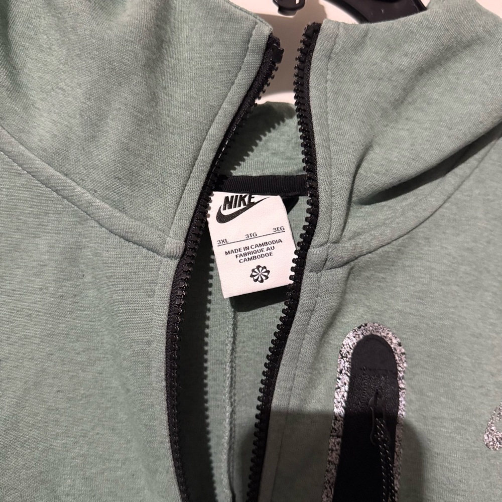 Nike Sage Green Zip-Up Jacket - Picture 4 of 6
